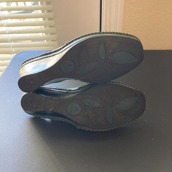 Clarks Artisan Collection Green Clog Size 7M Swirl Design - Picture 6 of 8